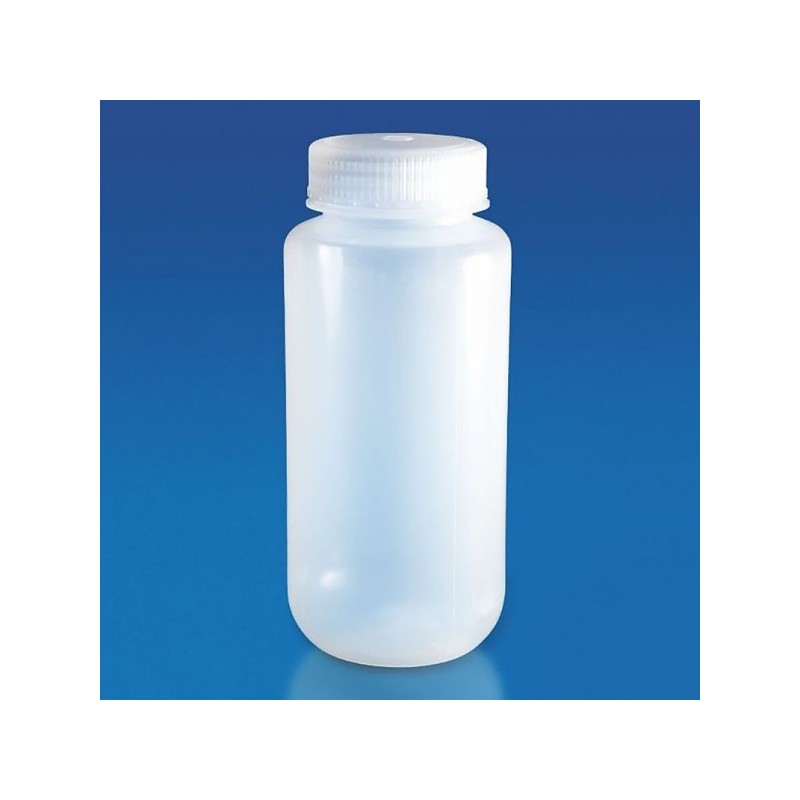 <p>Botella para reactivos con boca ancha, se utiliza para envasar productos químicos, polvos y muestras en general.</p>
<ul>
<li>Fabricada en polipropileno traslúcido y rígido.</li>
<li>Tapa de polipropileno con anillo incorporado para sello hermético a prueba de fugas.</li>
<li>Se puede esterilizar con autoclave vacía o con producto.</li>
</ul>