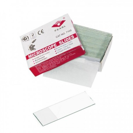 <p>Portaobjetos en vidrio (laminillas para microscopio) de forma rectangular transparente, utilizados para preparar o almacenar muestras u objetos con el fin de observarlos en el microscopio. Con dimensiones de 26 x 76 mm, de diferentes acabados: corte diamantado (sencillo y el más común) cantos o contorno pulido, pantalla esmerilada para escritura o identificación y de una o dos excavaciones o cavidades.</p>