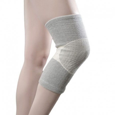 <p>Este soporte de rodilla exclusiva de Super Confort, se extiende en todas las direcciones proporciona ajuste y mejor circulación en la sangre.</p>

<p>Los doctores dan fe en los beneficios curativos de tratamiento del infrarrojo lejano. La eficiencia de este apoyo tiene <strong>estiramiento de 4 vías</strong>, se ve reforzada por elementos emisores de <strong>infrarrojo lejano de cerámica</strong>. Estos elementos han sido objeto de estudio de todo el mundo y se cree que mantener el calor del cuerpo y emitir rayos infrarrojos seguros que penetran profundamente en la articulación y los tejidos circundantes que aumenta el flujo sanguíneo. Los rayos infrarrojos lejanos (fir) son luces invisibles con poder de emitir calor ya que existen fuera de la luz roja. </p>

<ul><li>Reduce la inflamación y disminuye el dolor</li>
</ul>