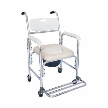 <p>Esta silla cómodo está especialmente diseñada para la comodidad del adulto mayor así como para las personas que se encuentran en rehabilitación o con poca fuerza para mantenerse en pie.</p>
<p>El respaldo es de plástico resistente y su amplio asiento de 47 cm es acojinado, lo cual provee confort y descanso al usuario.</p>
<ul><li>Fabricado en aluminio resistente a la oxidación.</li>
<li>Los descansabrazos son fijos y la barra descansapiés es abatible.</li>
<li>Las 2 llantas traseras cuentan con bloqueo de seguridad para mayor protección al usuario cuando se utiliza en la ducha.</li>
</ul>