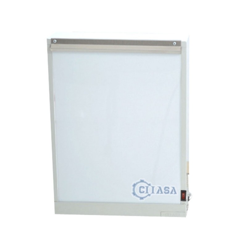 <p>Negatoscopio luz de día con gabinete de lámina y pantalla de acrílico para interpretación de placas radiográficas de 35 x 42.5 cm.</p>
<ul><li>Gabinete de lámina calibre 22 recubierto con pintura termo-endurecible</li>
	<li>Panel de acrílico blanco de alto impacto translúcido, de 3 mm de espesor</li>
	<li>Dos lámparas tubulares luz de día de 15 watts de encendido electrónico, con una intensidad luminosa promedio de 1500 candelas o 3333 luxes</li>
	<li>Balastro electrónico de encendido instantáneo que no produce ruido ni vibración para 127 v 0.41 amp. 60hz, protección térmica inherente</li>
	<li>Cable de alimentación uso rudo con clavija polarizado</li>
</ul>