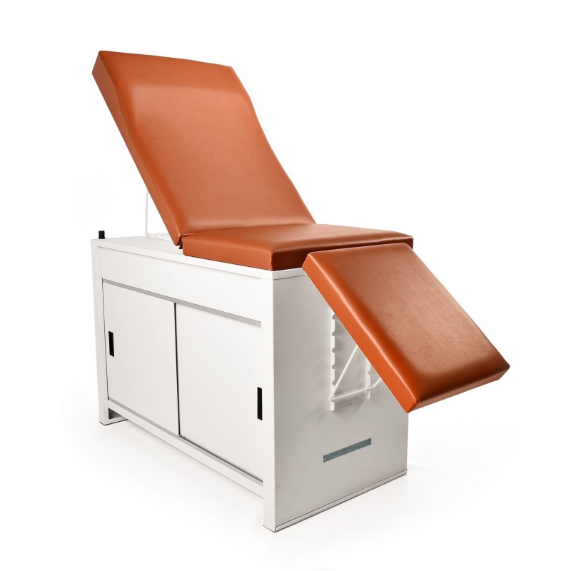 <ul><li>Con lo más novedoso en diseño, comodidad y funcionalidad en mesas de examen manuales.</li>
	<li>Esta mesa realmente le ofrece eficiencia en el cuidado de sus pacientes.</li>
	<li>Tres gavetas laterales para un óptimo manejo de los suministros.</li>
	<li>Cubierta renovada y de diseño ergonómico para mayor comodidad de los pacientes.</li>
	<li>Capacidad de soporte de peso adicional para soportar a los pacientes de mayor peso (227 kilos). Gavetas de una sola pieza sin uniones.</li>
	<li>Disponible en varios colores.</li>
</ul>